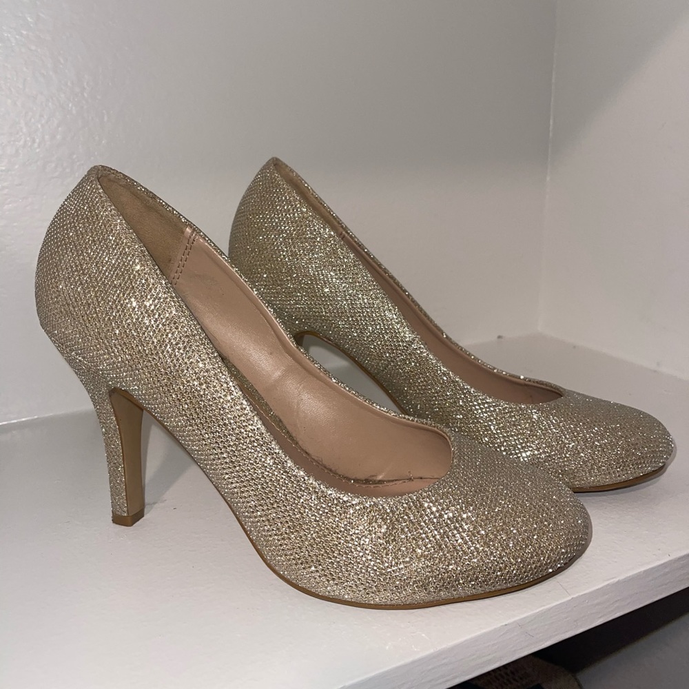 Kelly & Katie Gold Sparkly Heels Size 8.5